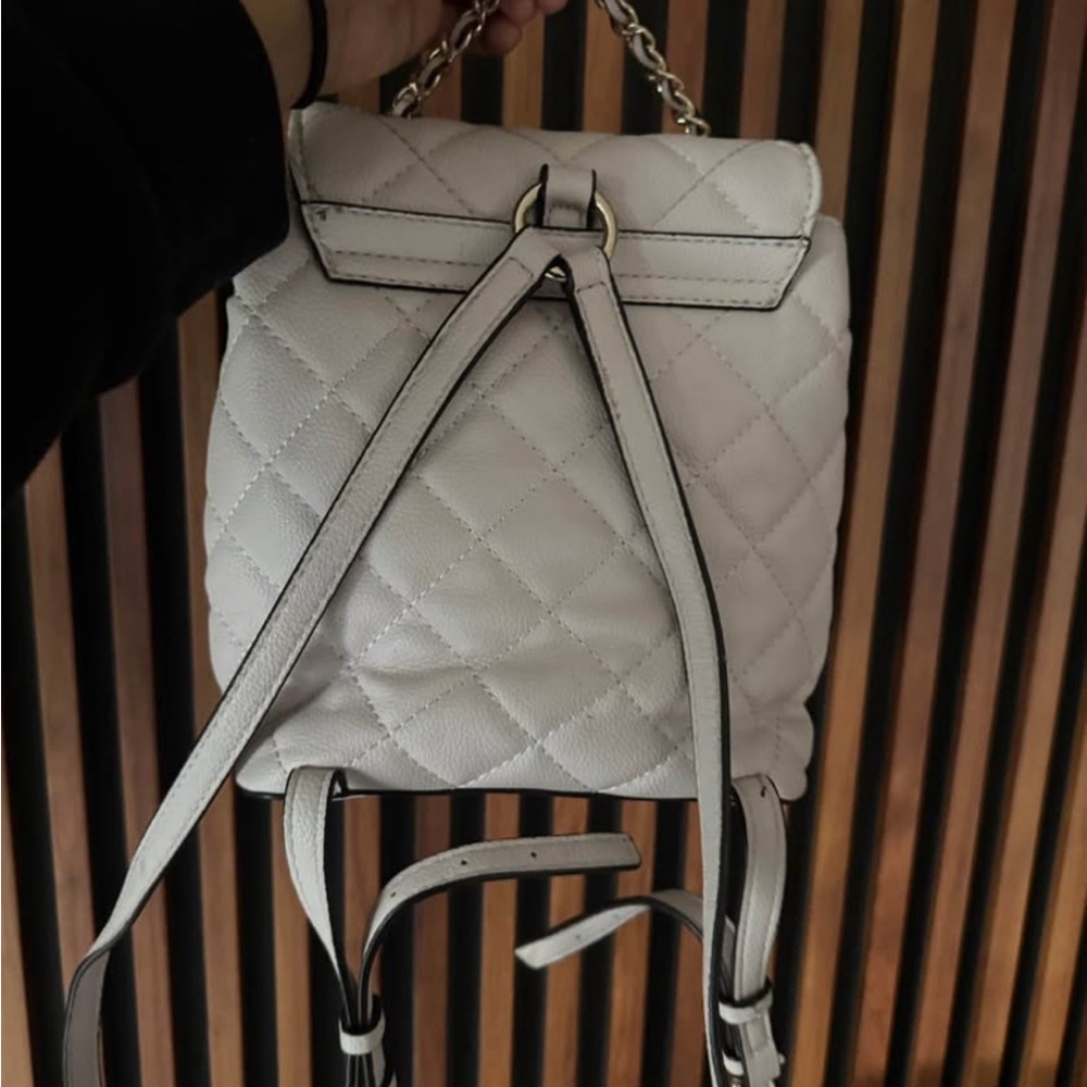 GUESS- Quilted Cream Backpack - Picture 3 of 6
